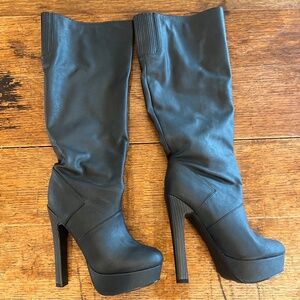 Heeled boots